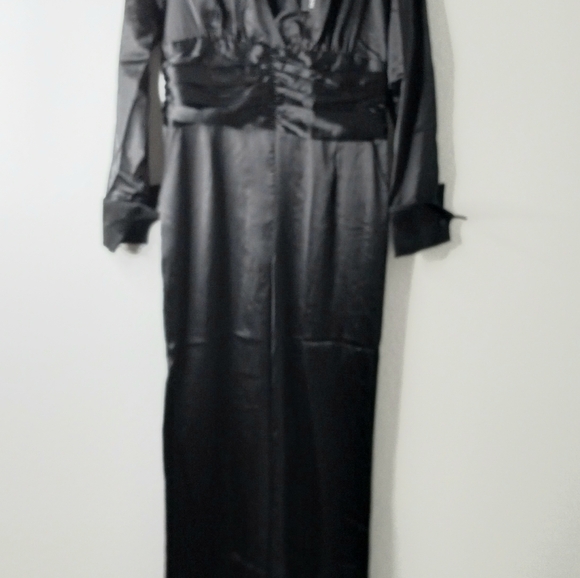 Fashion Nova L What You Don't See Satin Jumpsuit New in Black - Picture 3 of 11